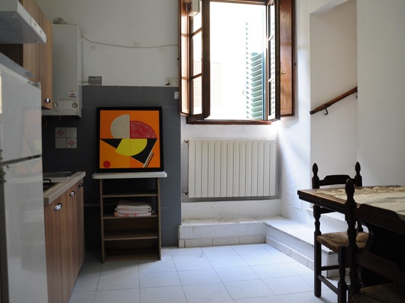 Appartamento in Vendita a Colle di Val D'Elsa, 130'000&euro;, 100 m²