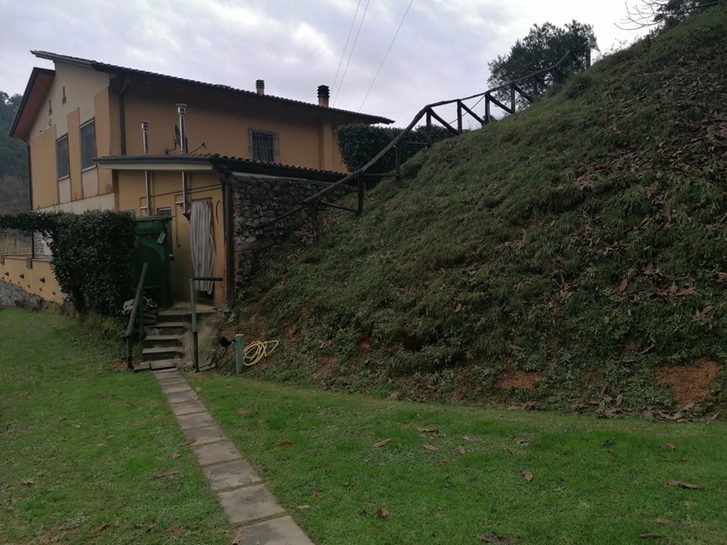 Villa in Vendita a Lucca, zona Balbano, 950'000€, 240 m²
