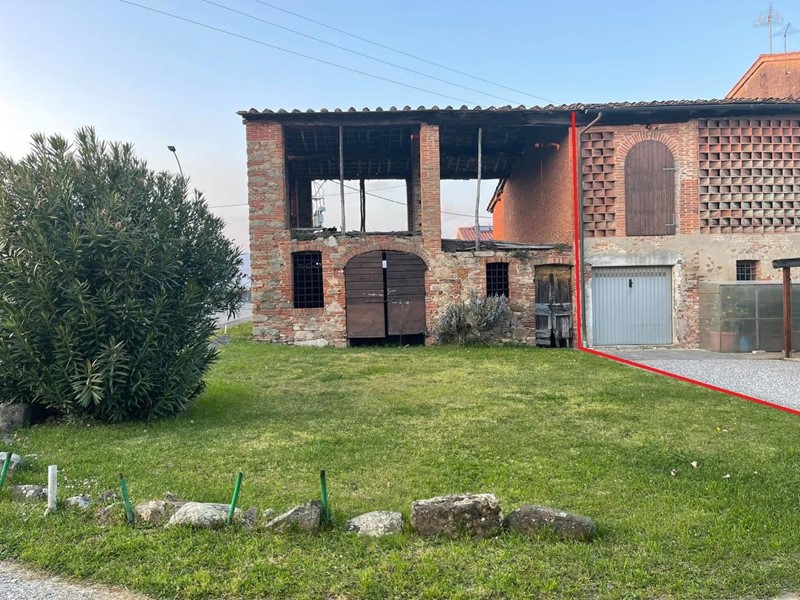 Casale in Vendita a Porcari, 35'000€, 86 m²