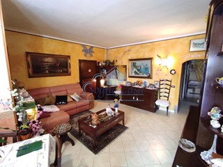 Quadrilocale in Vendita a Ameglia, zona Fiumaretta, 250'000&euro;, 98 m², con Box