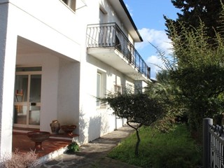 Villa in Vendita a Cecina, 570'000€, 230 m², arredato, con Box