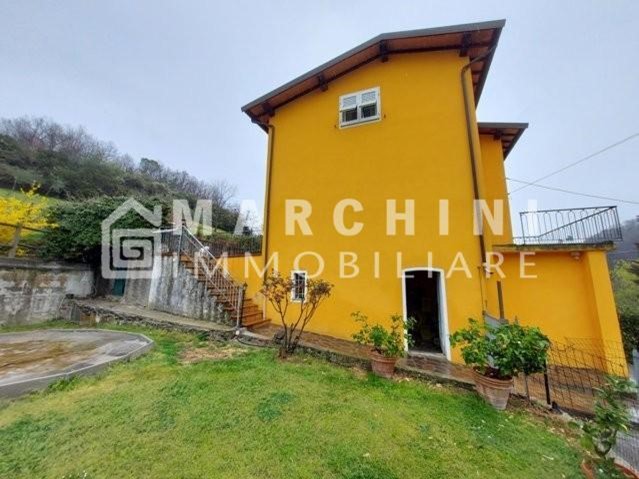 Casale in Vendita a Lucca, 290'000€, 150 m², con Box