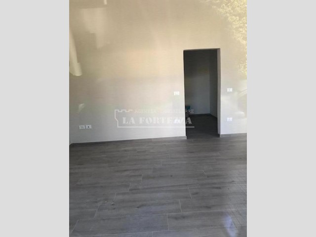 Negozio in Affitto a Pisa, 1'000€, 40 m²