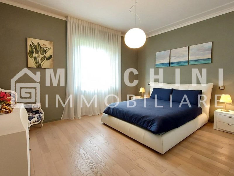 Villa in Vendita a Lucca, zona Monte San Quirico, 595'000€, 251 m², con Box
