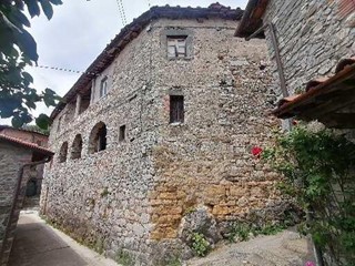 Casa di corte in Vendita a Pescaglia, zona Gello, 45'000€, 135 m²