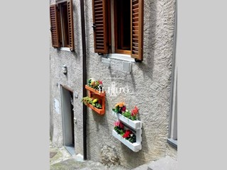 Casa Indipendente in Vendita a Camaiore, zona Casoli, 110'000&euro;, 100 m², arredato