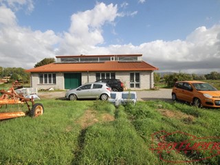 Capannone in Vendita a Capannori, zona Toringo, 350'000€, 400 m²