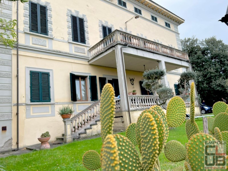 Villa in Vendita a San Miniato, 950'000€, 600 m², arredato, con Box