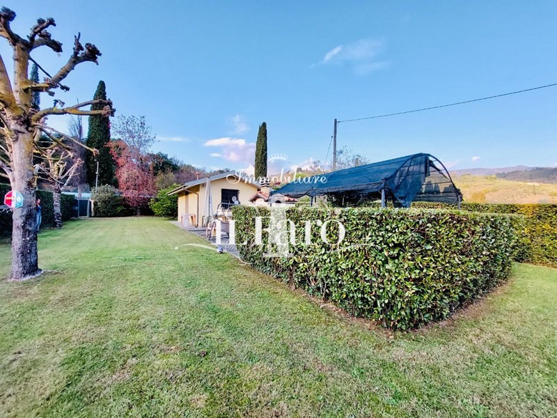 Villa in Vendita a Massarosa, zona Stiava, 150'000€, 40 m², arredato