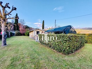 Villa in Vendita a Massarosa, zona Stiava, 150'000€, 40 m², arredato