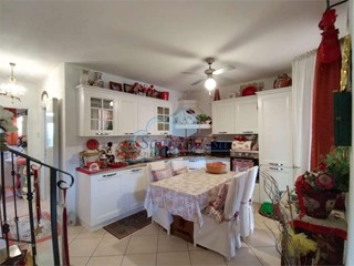 Casa Semi Indipendente in Vendita a Castelnuovo Magra, 330'000€, 170 m², arredato