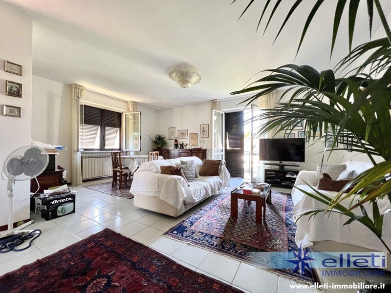 Appartamento in Vendita a Massa, zona Marina di Massa, 550'000&euro;, 130 m²