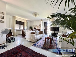 Appartamento in Vendita a Massa, zona Marina di Massa, 550'000&euro;, 130 m²