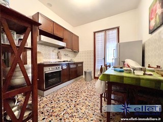 Casa Semi Indipendente in Vendita a Massa, zona Turano, 320'000€, 240 m²