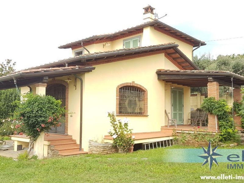 Villa in Vendita a Massa, zona San Carlo, 800'000€, 230 m², arredato, con Box