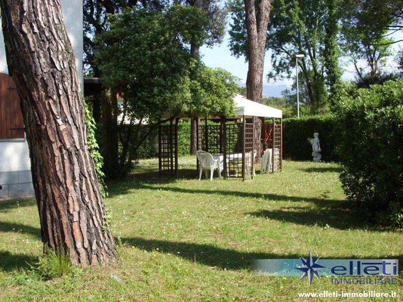 Villa bifamiliare in Vendita a Massa, zona Poveromo, 590'000€, 140 m², arredato
