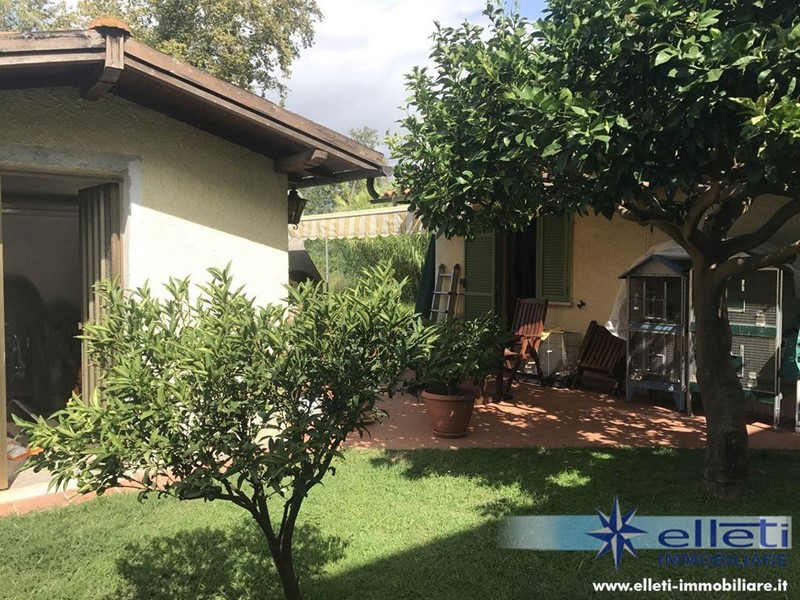 Villa in Vendita a Massa, zona Marina di Massa, 370'000€, 110 m², arredato