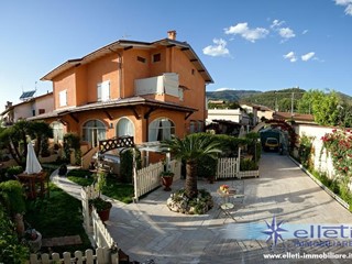 Villa in Vendita a Montignoso, zona Cervaiolo, 1'200'000€, 500 m², arredato
