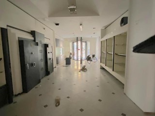 Negozio in Vendita a Pontedera, 139'000€, 140 m²