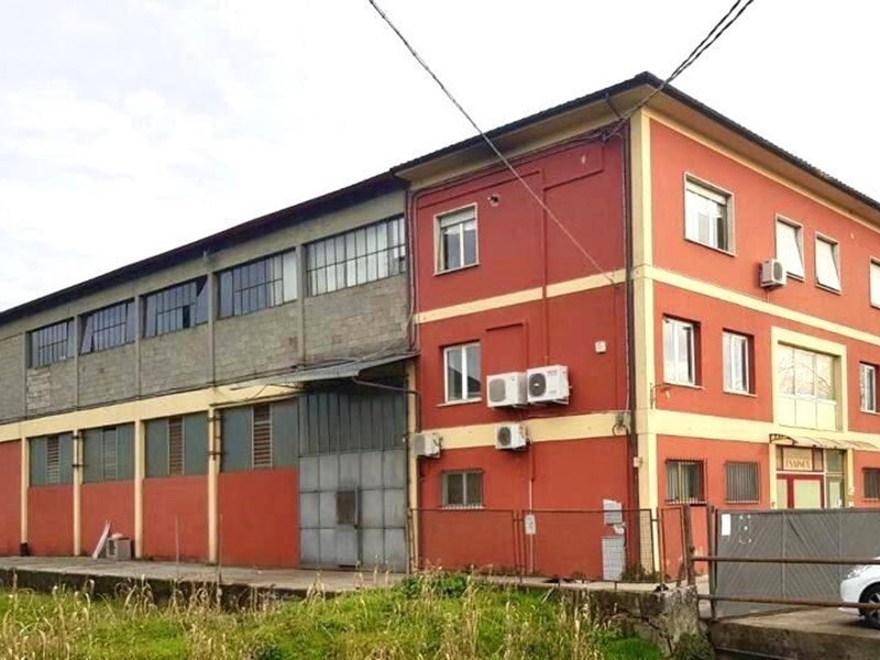 Capannone in Vendita a Lucca, zona San Concordio Contrada, 550'000€, 1100 m²