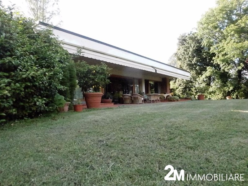 Villa in Vendita a Lucca, zona Monte San Quirico, 1'800'000€, 1000 m², con Box