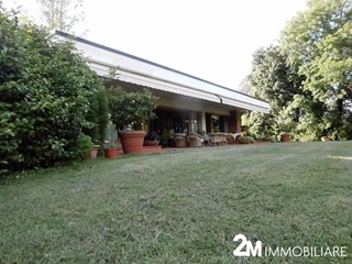 Villa in Vendita a Lucca, zona Monte San Quirico, 1'800'000€, 1000 m², con Box