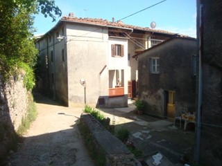 Casa Indipendente in Vendita a Camaiore, zona Santa Maria Albiano, 60'000&euro;, 55 m², arredato