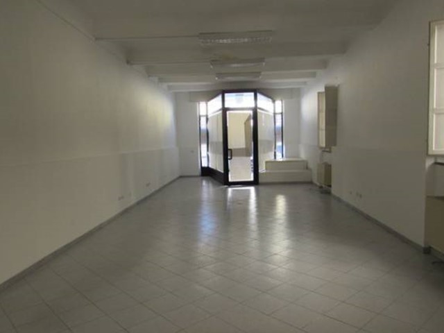 Negozio in Affitto a Lucca, zona Sant'Anna, 1'500€, 90 m²
