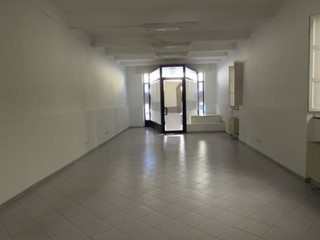 Negozio in Affitto a Lucca, zona Sant'Anna, 1'500€, 90 m²