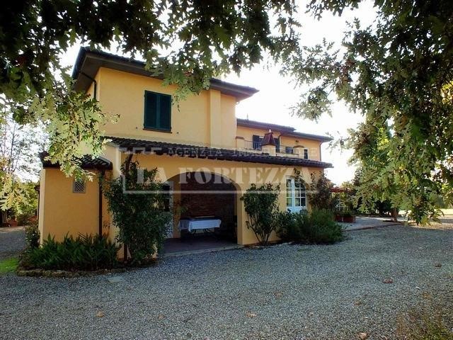 Casale in Vendita a Crespina Lorenzana, 1'250'000€, 600 m²
