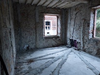 Casa Indipendente in Vendita a Lucca, zona Balbano, 45'000€, 105 m²