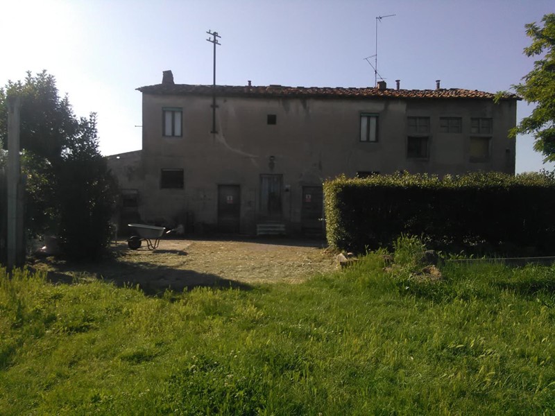 Casa Indipendente in Vendita a Empoli, zona Brusciana, 170'000€, 300 m²