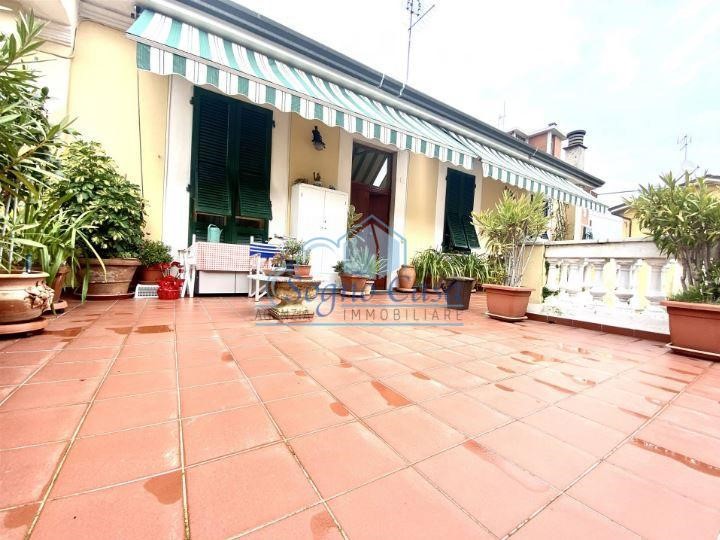 Casa Indipendente in Vendita a Carrara, zona Avenza, 230'000€, 330 m²