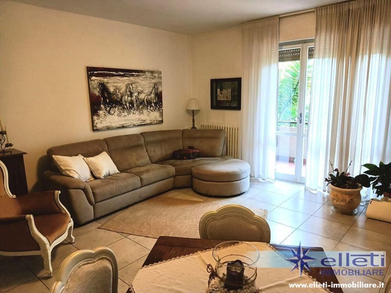 Appartamento in Vendita a Massa, zona Marina di Massa, 330'000€, 130 m²