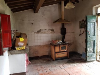 Casa di corte in Vendita a Calci, 85'000€, 150 m²