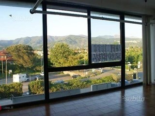 Ufficio in Vendita a Fosdinovo, zona Caniparola, 80'000€, 60 m²