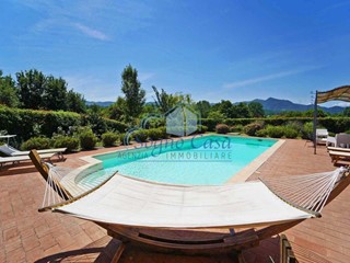 Villa in Vendita a Aulla, zona Serricciolo, 1'250'000€, 280 m², arredato