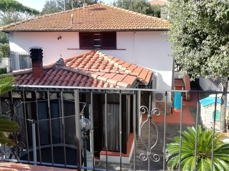 Villa in Vendita a San Vincenzo, 1'200'000€, 320 m², arredato, con Box