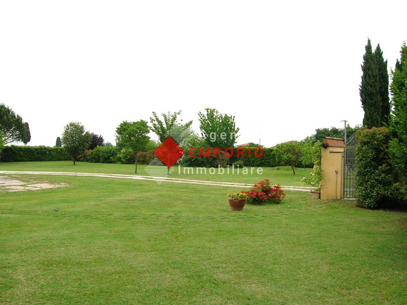 Casale in Vendita a Vicopisano, 1'000'000€, 490 m²