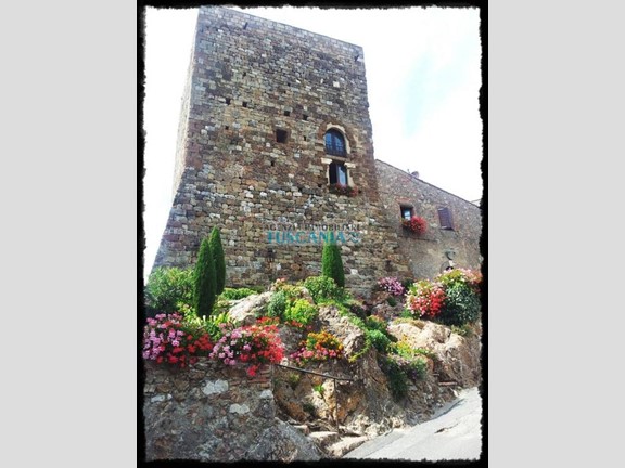 Appartamento in Vendita a Volterra, 750'000&euro;, 150 m², con Box