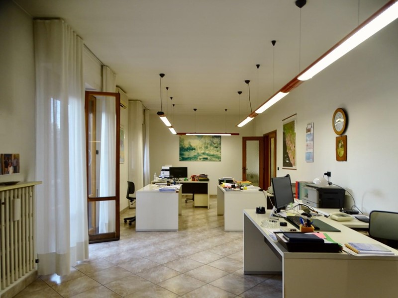 Ufficio in Vendita a Santa Croce sull'Arno, 170'000€, 150 m²