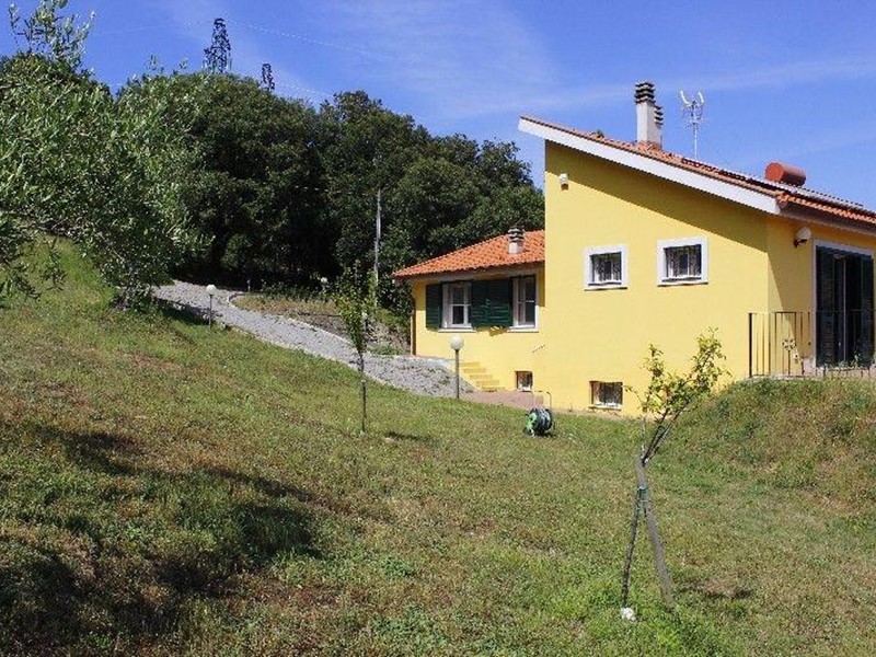 Villa in Vendita a Rosignano Marittimo, zona Gabbro, 495'000€, 250 m², arredato, con Box