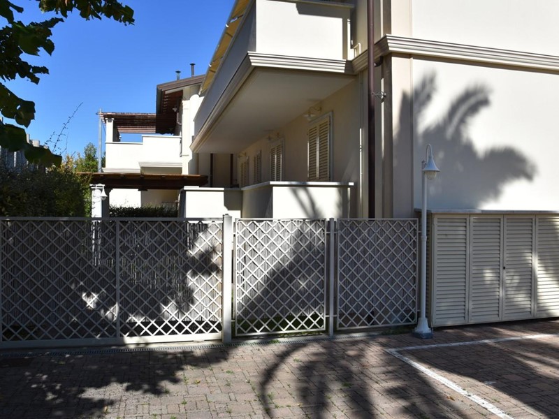 Quadrilocale in Affitto a Massa, zona Marina di Massa, 65 m², arredato