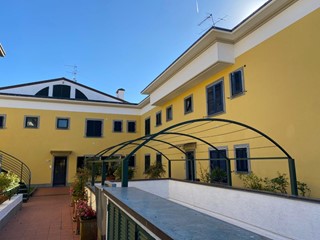 Quadrilocale in Affitto a Massa, zona Marina di Massa, 100 m², arredato