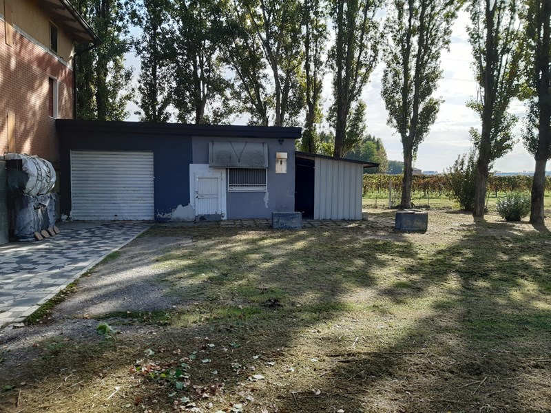 Capannone in Vendita a Carpi, zona Carpi, 80'000€, 100 m²