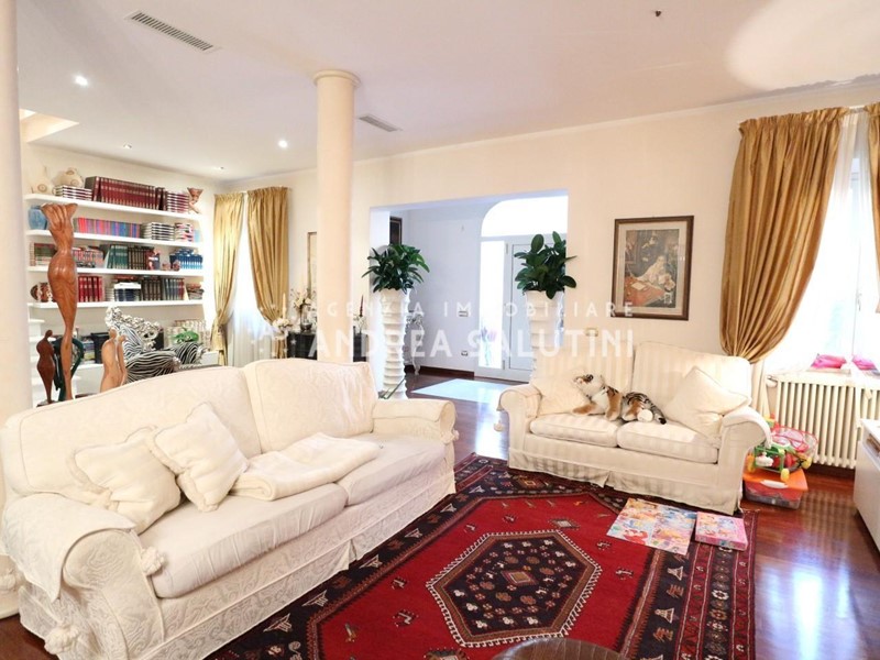 Casa Indipendente in Vendita a Pontedera, 498'000€, 240 m², arredato