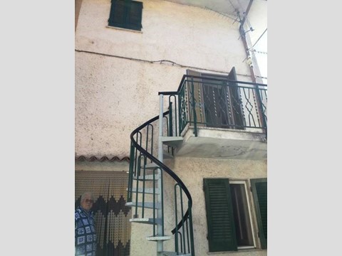Casa Indipendente in Vendita a Massa, 80'000€, 115 m², arredato
