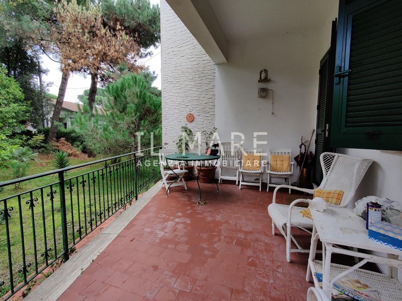 Villa in Vendita a Massa, zona Marina di Massa, 500'000€, 140 m², arredato