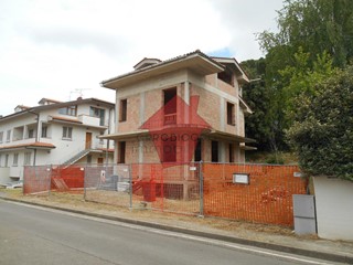 Casa Indipendente in Vendita a Vinci, zona Sovigliana, 255'000€, 110 m², con Box