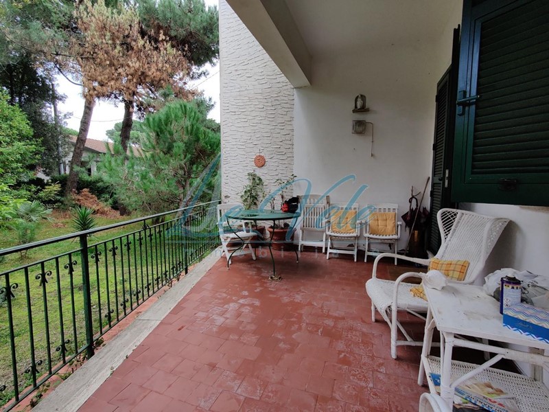 Villa in Vendita a Massa, zona Marina di Massa, 500'000€, 140 m², arredato